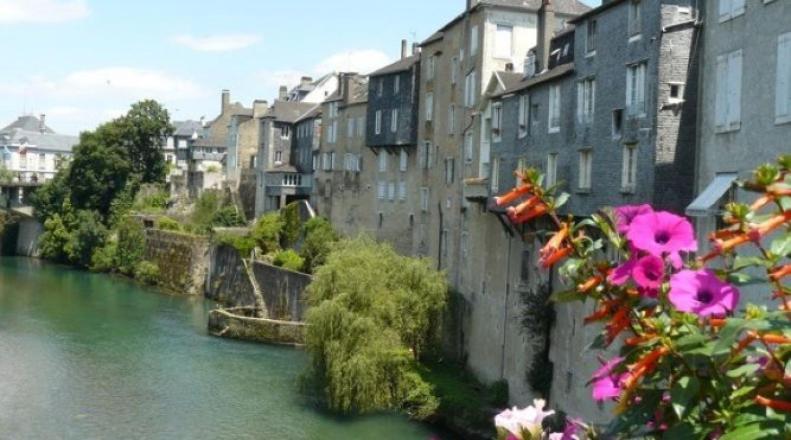 Апартаменты Le Saint Pierre Quartier Historique D'Oloron Sainte Marie Экстерьер фото